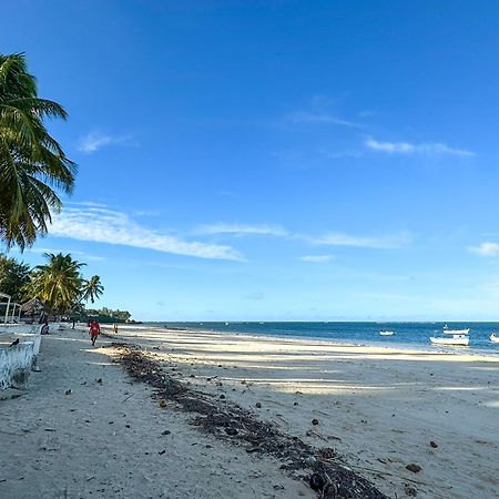 Kaleb'S Beachfront Serviced Studio Apartments Малинди Экстерьер фото