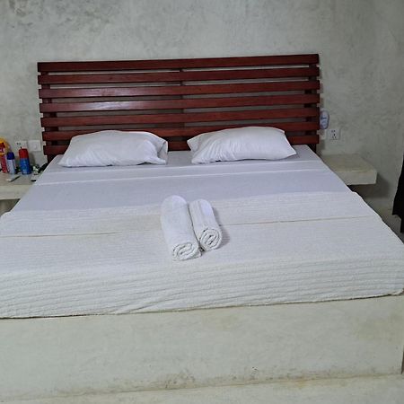 Kaleb'S Beachfront Serviced Studio Apartments Малинди Экстерьер фото