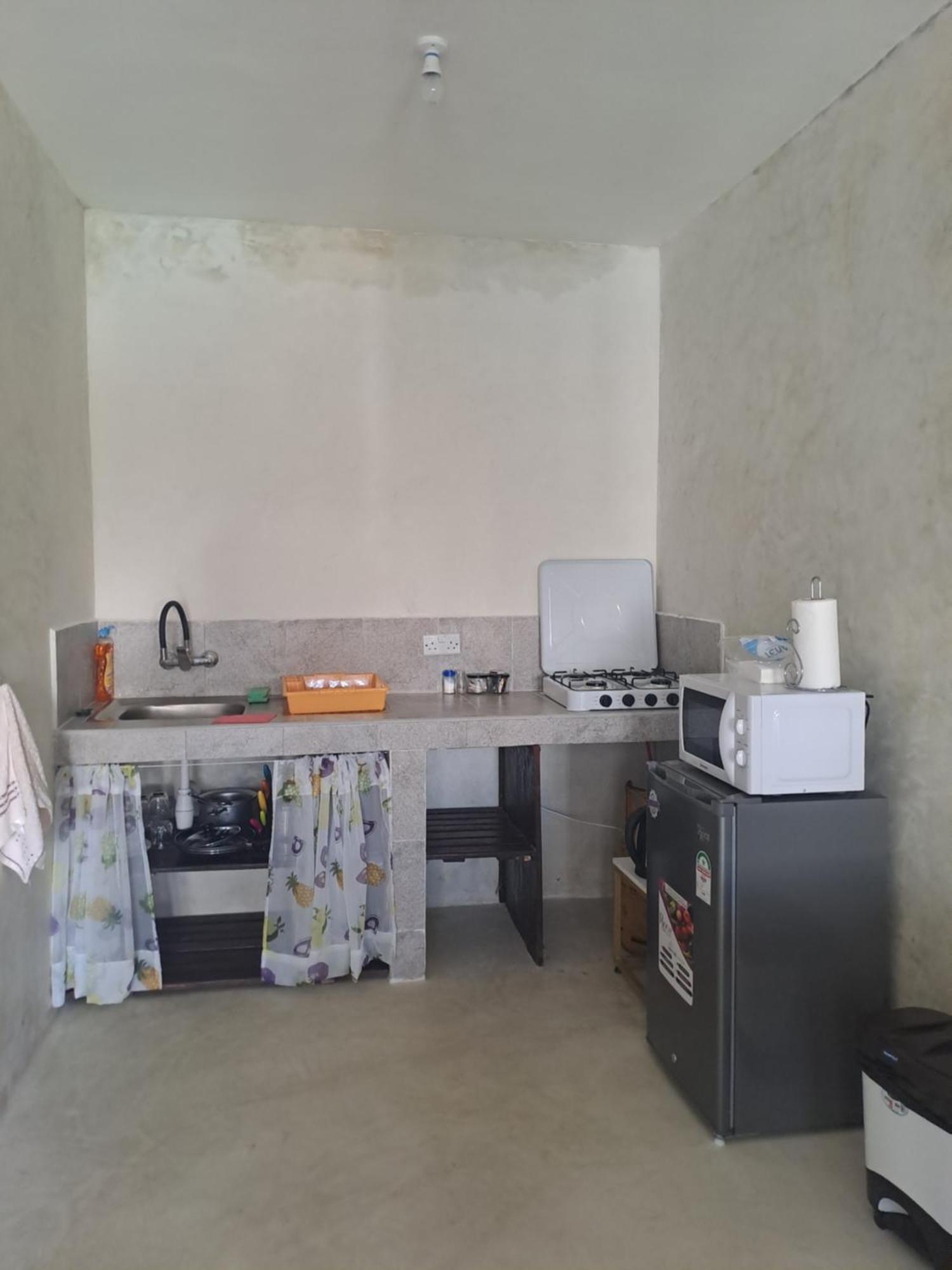 Kaleb'S Beachfront Serviced Studio Apartments Малинди Экстерьер фото