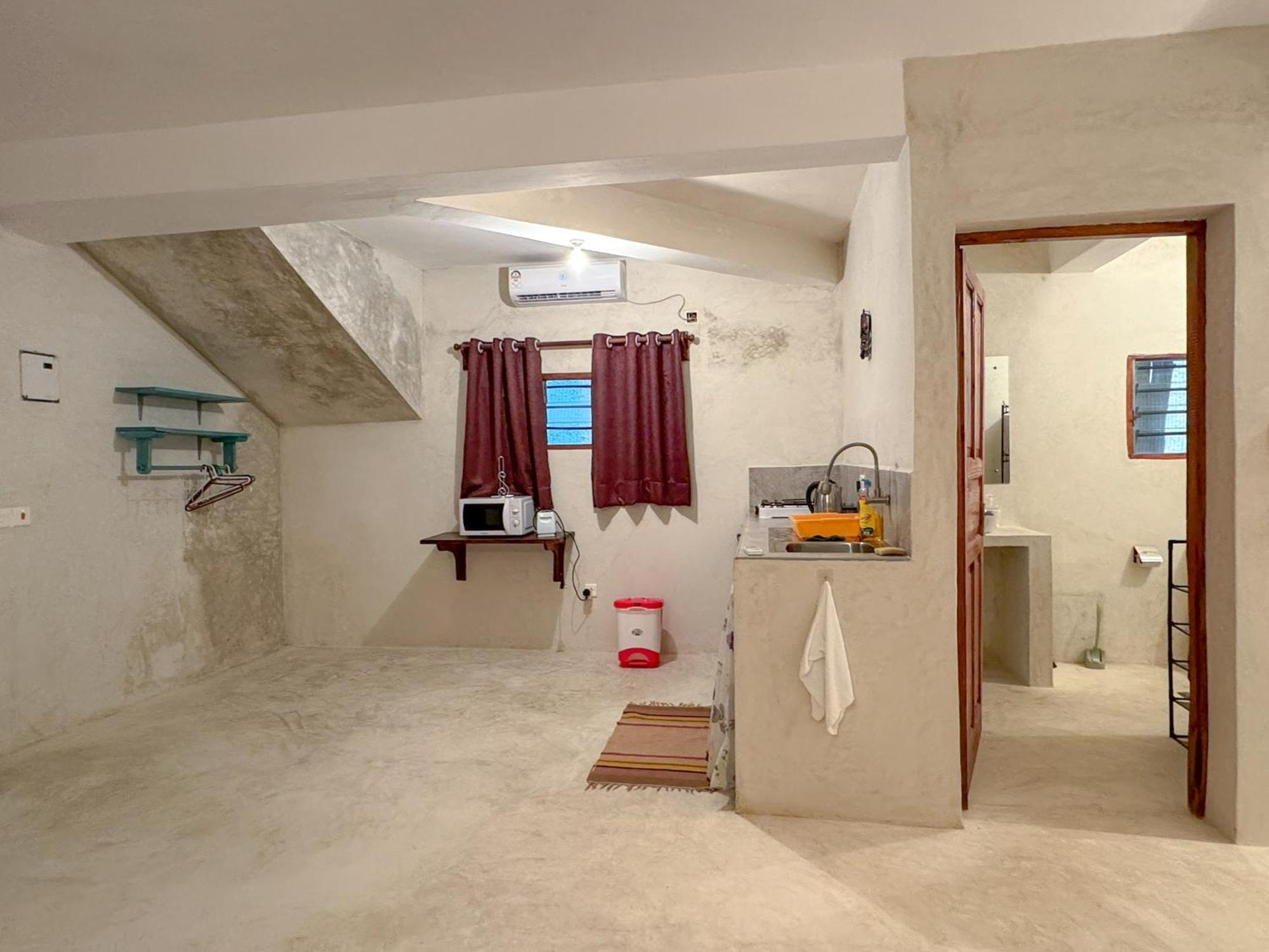 Kaleb'S Beachfront Serviced Studio Apartments Малинди Экстерьер фото