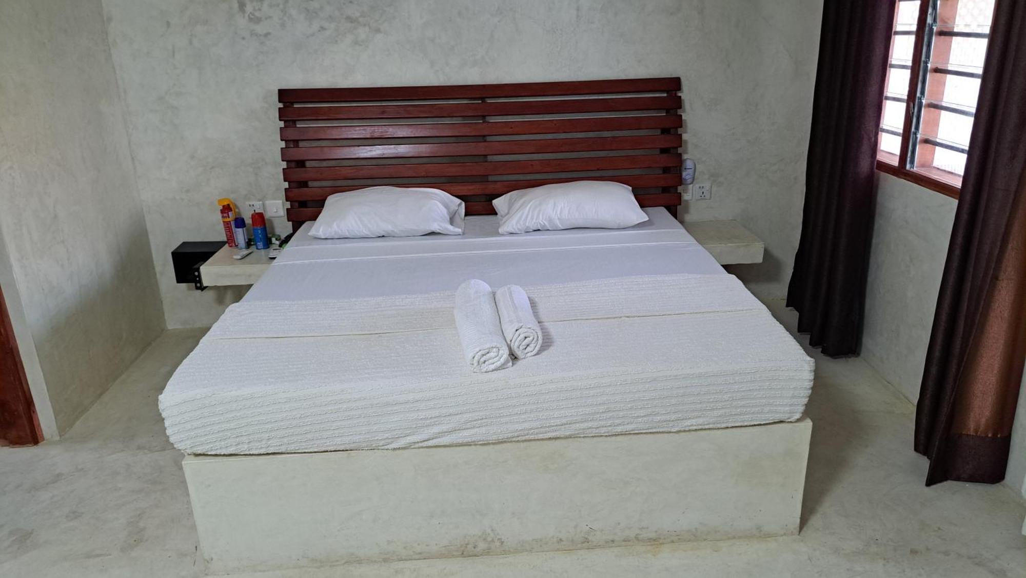 Kaleb'S Beachfront Serviced Studio Apartments Малинди Экстерьер фото
