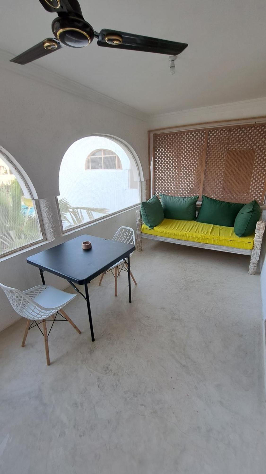 Kaleb'S Beachfront Serviced Studio Apartments Малинди Экстерьер фото
