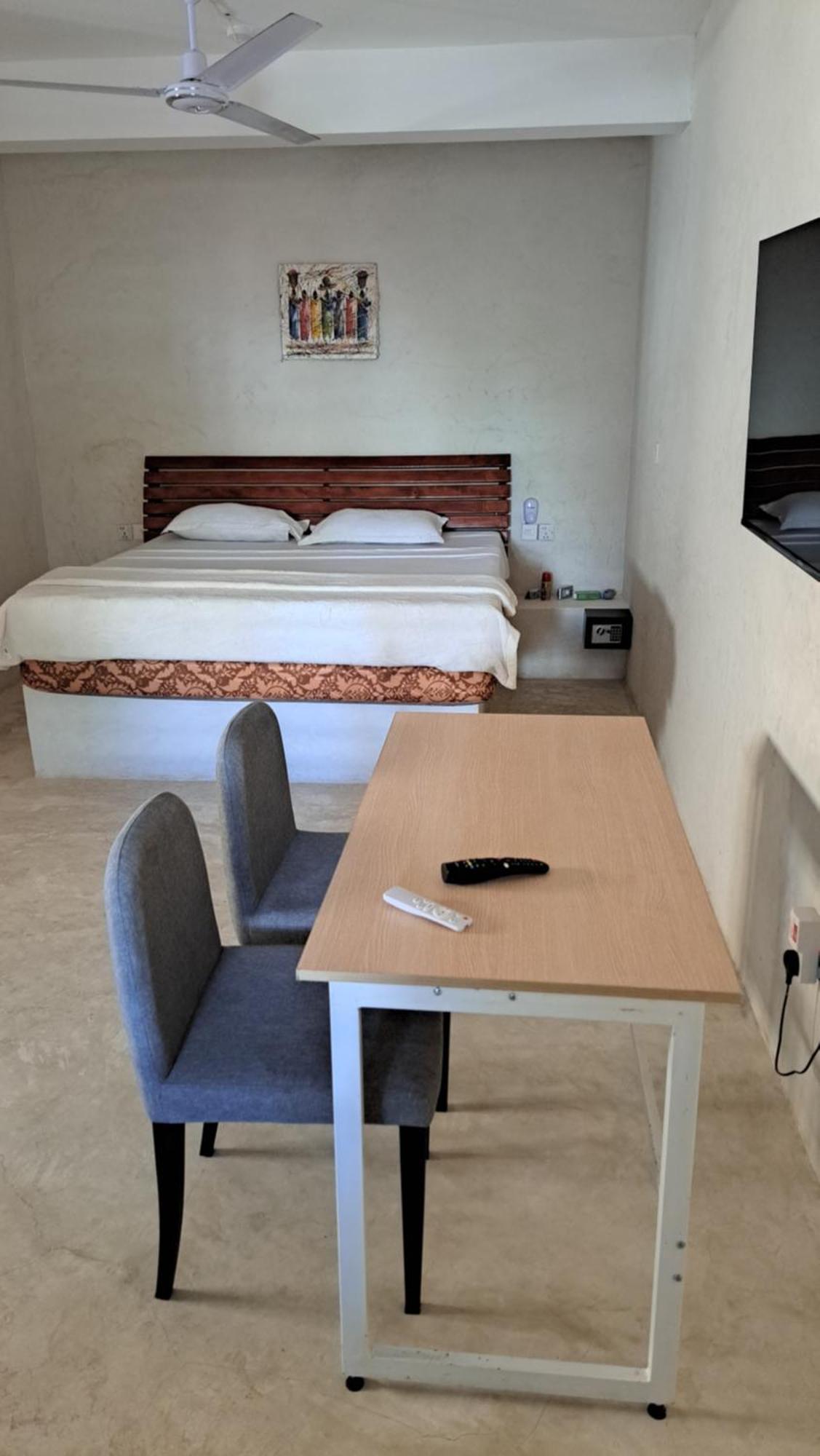 Kaleb'S Beachfront Serviced Studio Apartments Малинди Экстерьер фото